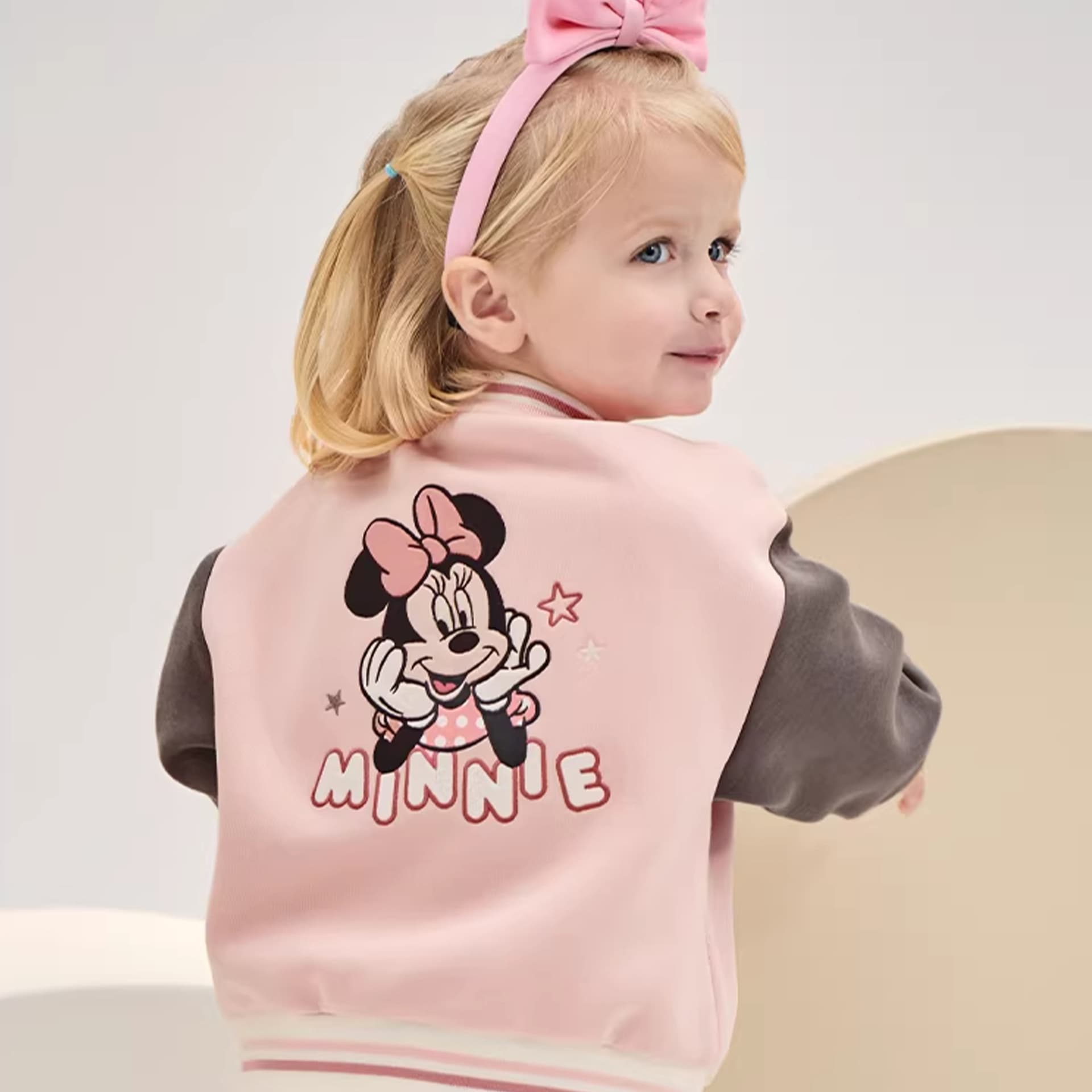 DAVE&BELLA x Disney Совместная коллекция жакет с вышивкой мультяшных персонажей, свободный покрой, цветовой блок, милый и симпатичный, американский стиль, бейсбольный воротник, универсальный - изображение 4