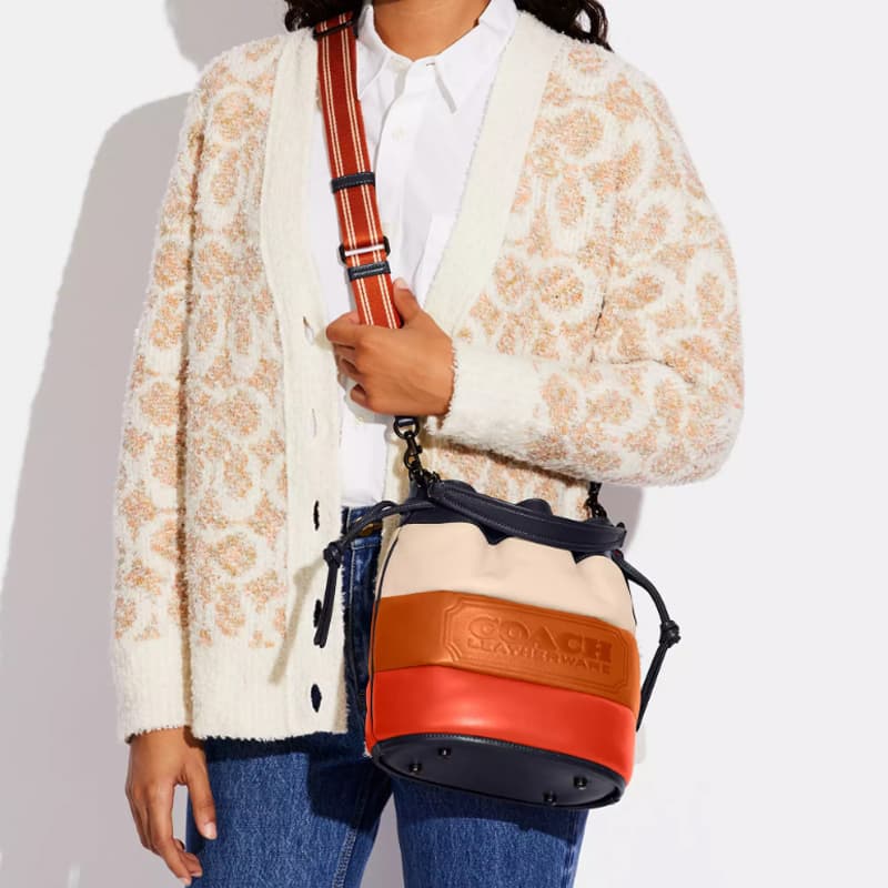 Сумка COACH Field 23 Bucket Bag - изображение 6