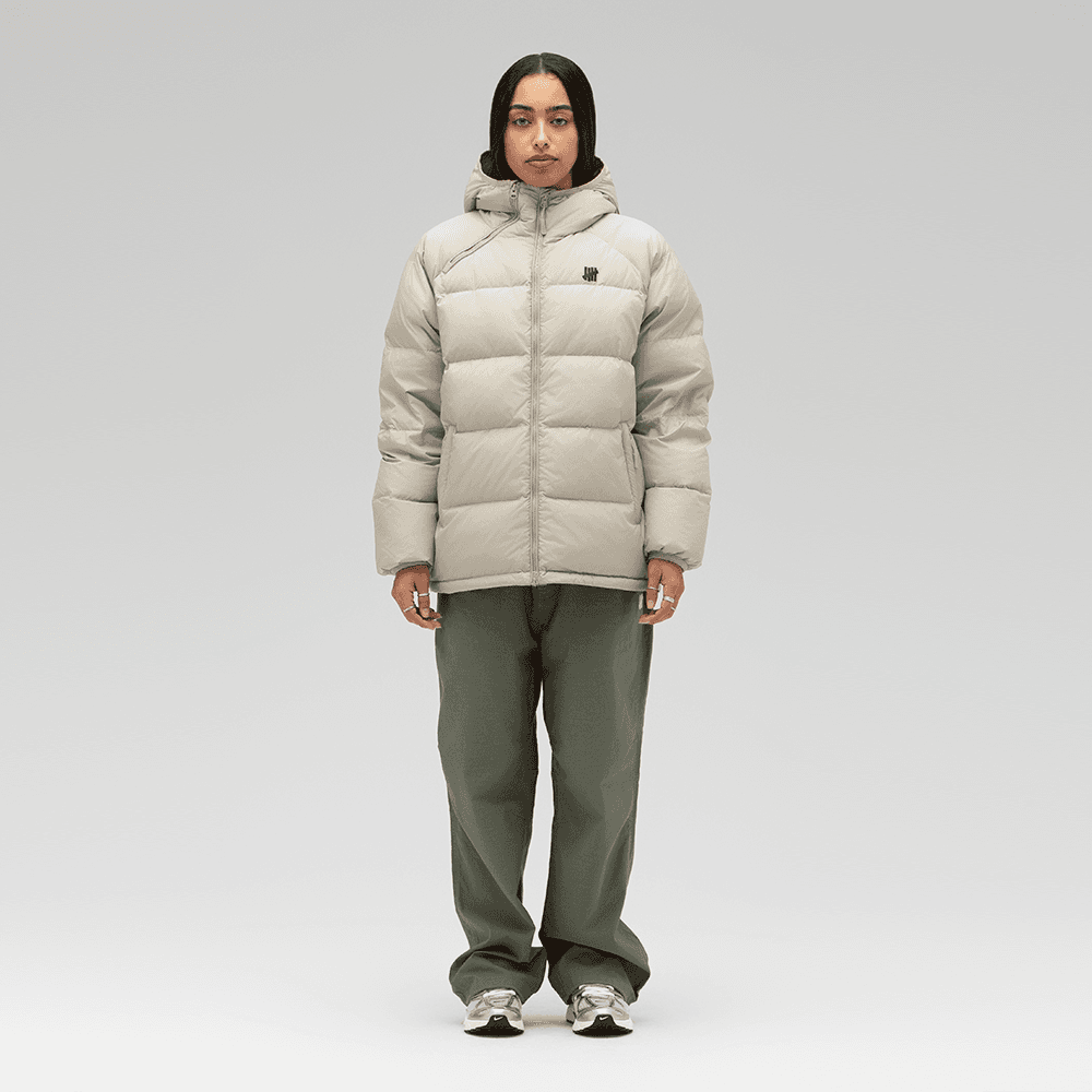 Зимняя куртка UNDEFEATED FW25 Striped Logo Zipper Down Jacket — фото 3