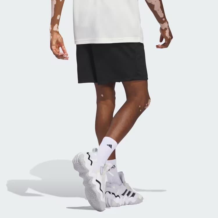 Баскетбольные шорты adidas Legends Shorts Logo - изображение 3