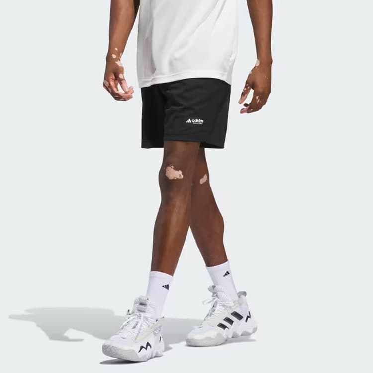 Баскетбольные шорты adidas Legends Shorts Logo - изображение 4