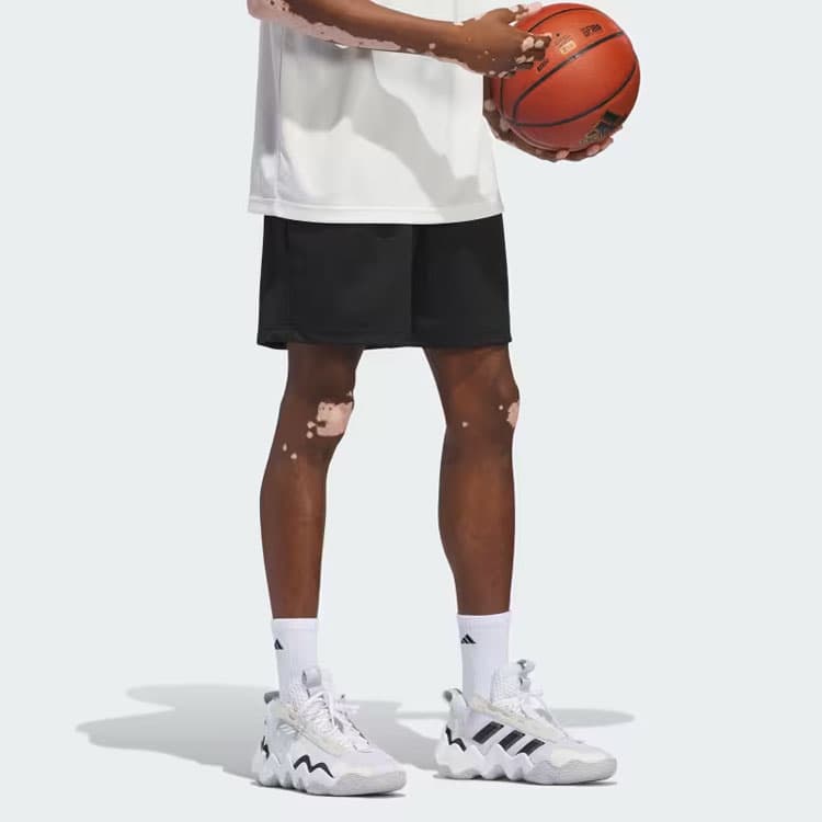 Баскетбольные шорты adidas Legends Shorts Logo - изображение 2