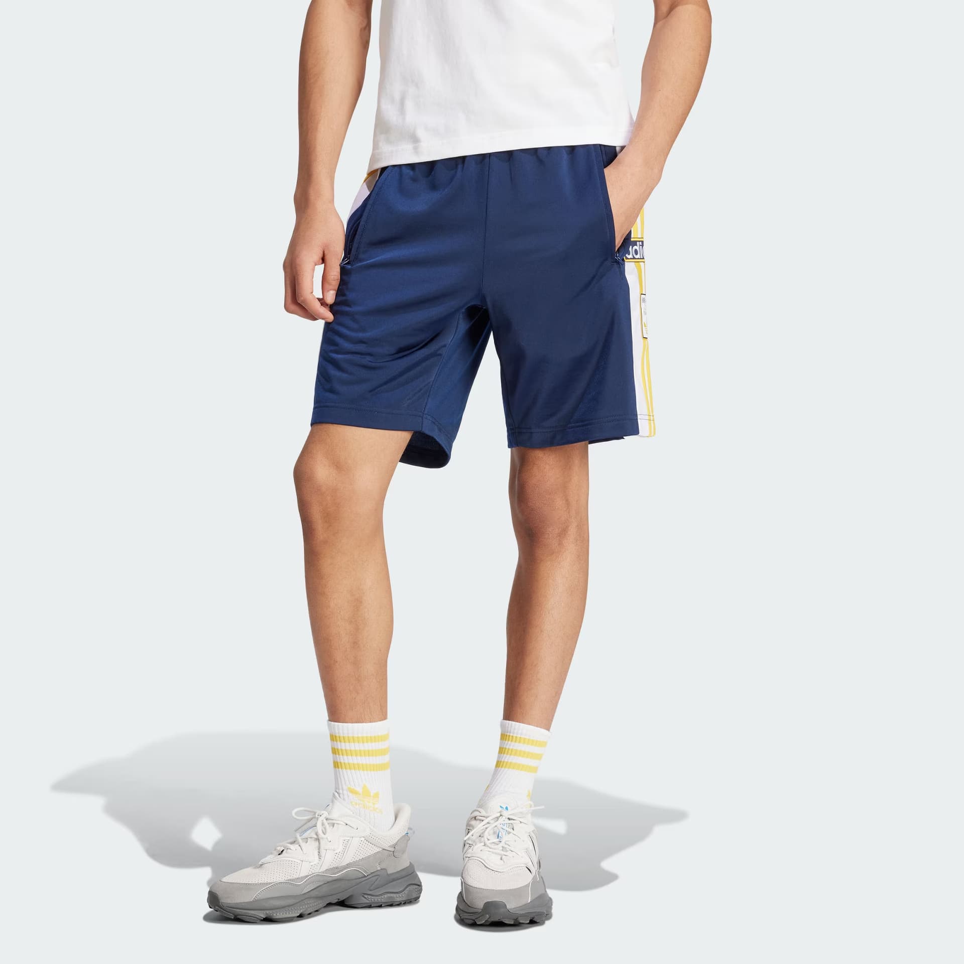 Тренировочные штаны adidas Adicolor Adibreak Shorts - изображение 2