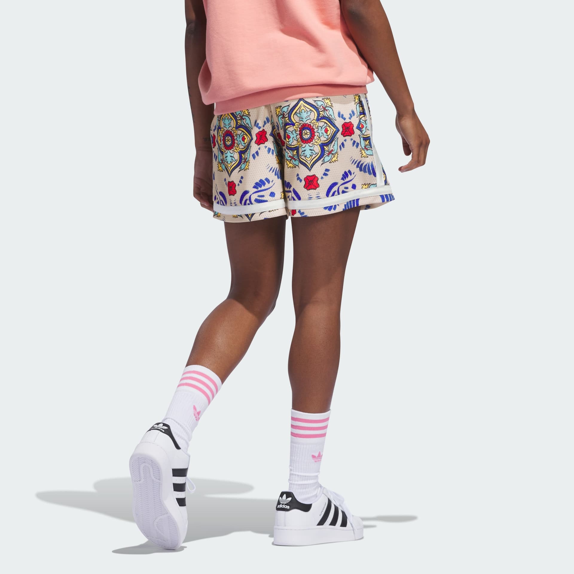 Тренировочные штаны adidas Originals Allover Print Shorts - изображение 3