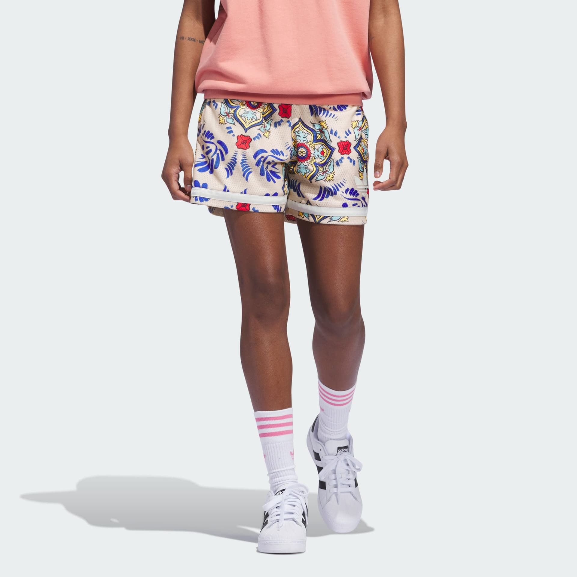 Тренировочные штаны adidas Originals Allover Print Shorts - изображение 2