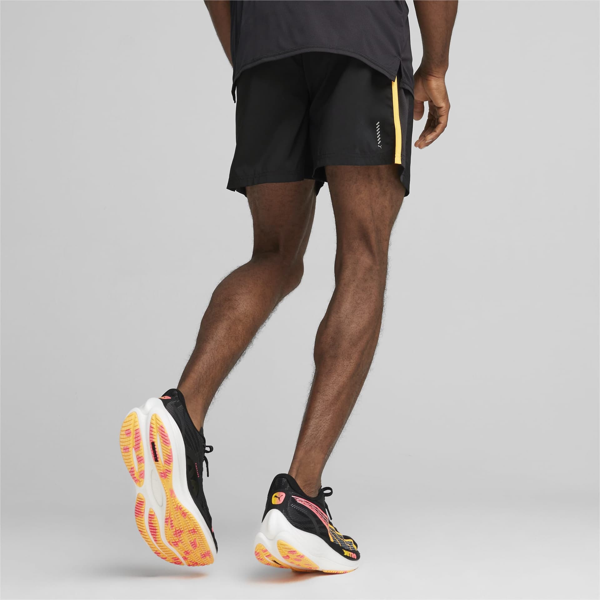 Тренировочные штаны PUMA Run Favorite Velocity 5" Shorts - изображение 4