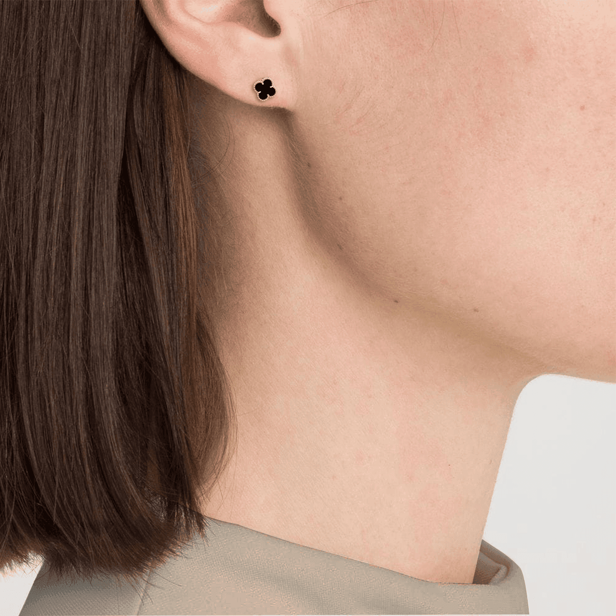 Серьги Van Cleef & Arpels Alhambra Single Flower Earrings Black Gold - изображение 7