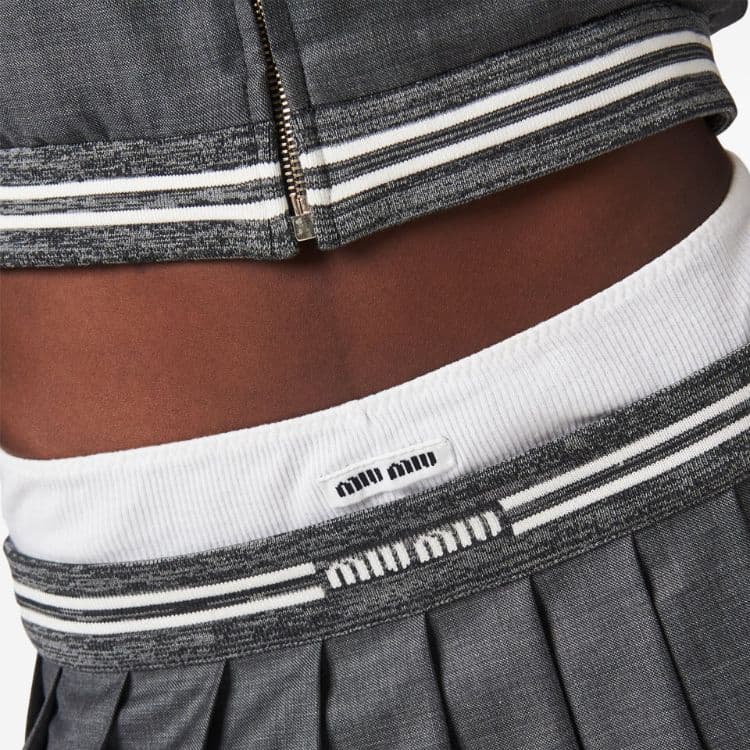 Юбка Miu Miu SS24 Logo Pleated Skirt Grey - изображение 8