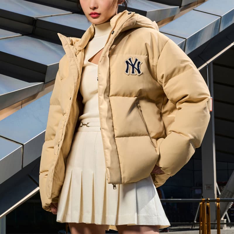 Зимняя куртка MLB FW23 Yankees Hooded Down Jacket Sand - изображение 6
