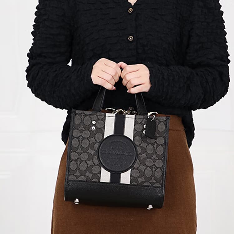 Сумка COACH Dempsey 22 - изображение 5