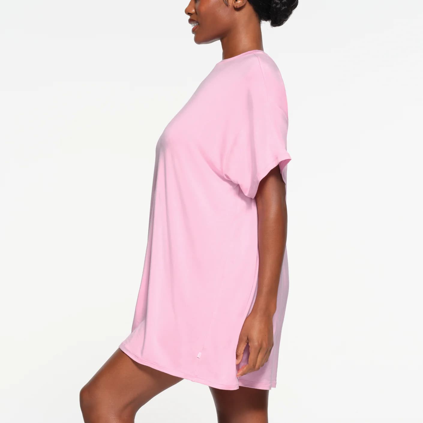 Платье SKIMS SLEEP T-SHIRT MINI DRESS BUBBLE GUM - изображение 4