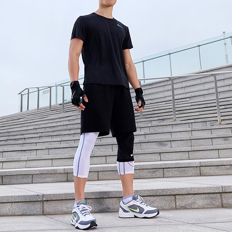 Тренировочные штаны Nike Yoga Shorts Black - изображение 6
