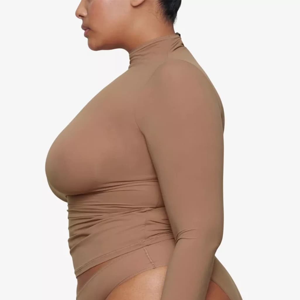 Футболка SKIMS FITS EVERYBODY TURTLENECK TOP T SIENNA - изображение 6