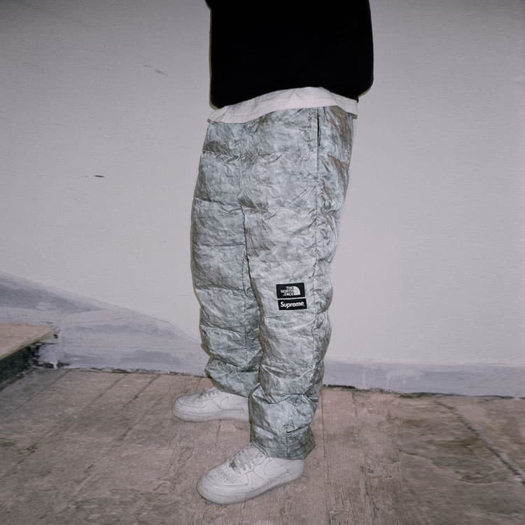 Штаны Supreme x The North Face 19 Paper Print Waterproof Pants - изображение 3
