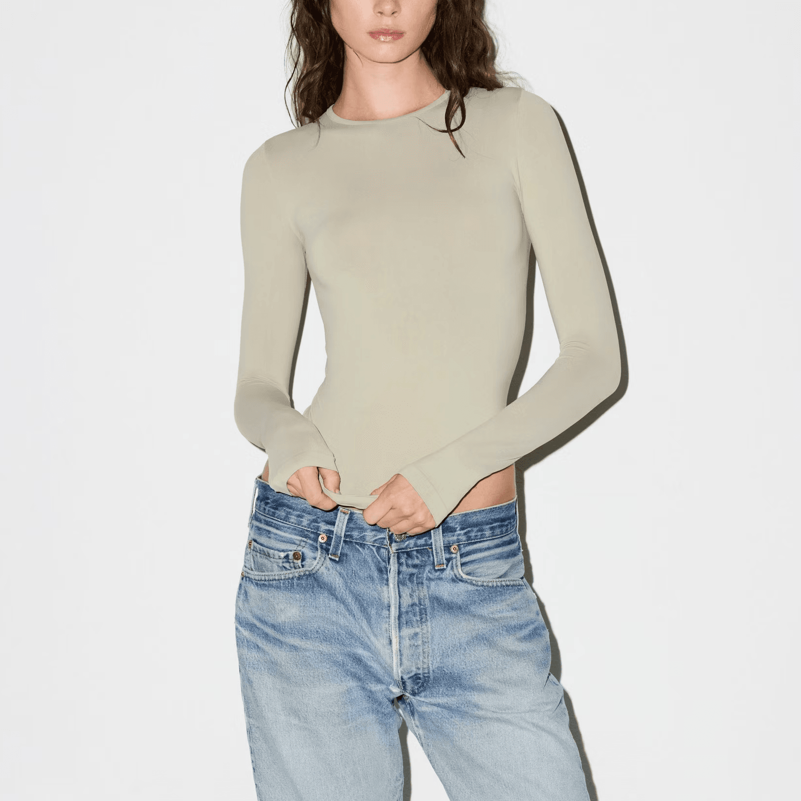 Кофта SKIMS SOFT SMOOTHING SEAMLESS LONG SLEEVE T-SHIRT FW25T - изображение 3