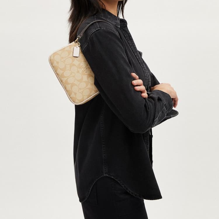 Мини-сумка COACH Nolita 19 - изображение 4