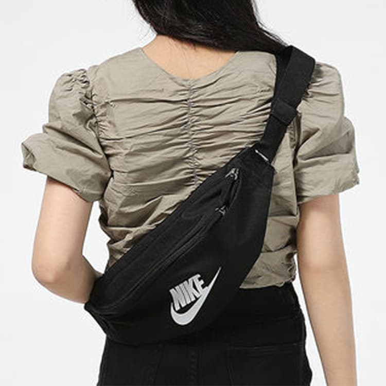 Поясная сумка Nike Waist Bag Black - изображение 6