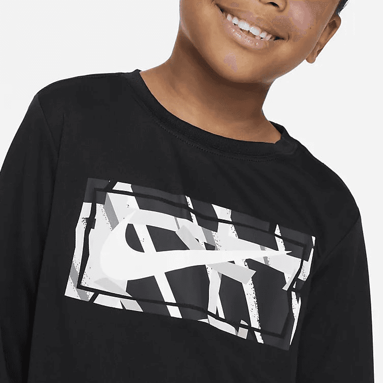 Футболка NIKE Черные Kids T-рубашки - изображение 4