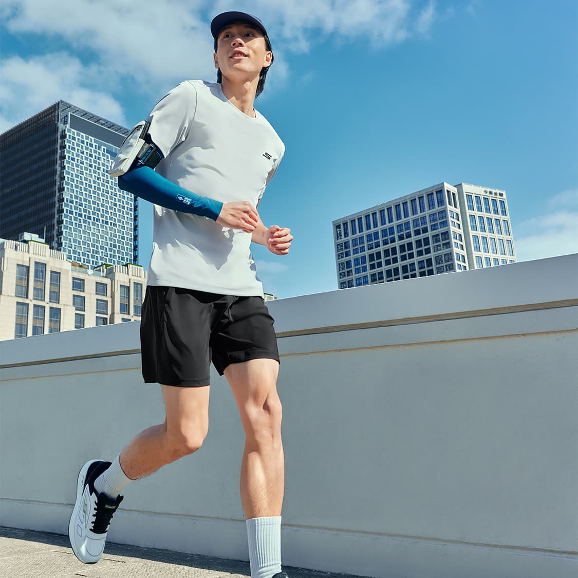 Тренировочные штаны Skechers - изображение 3