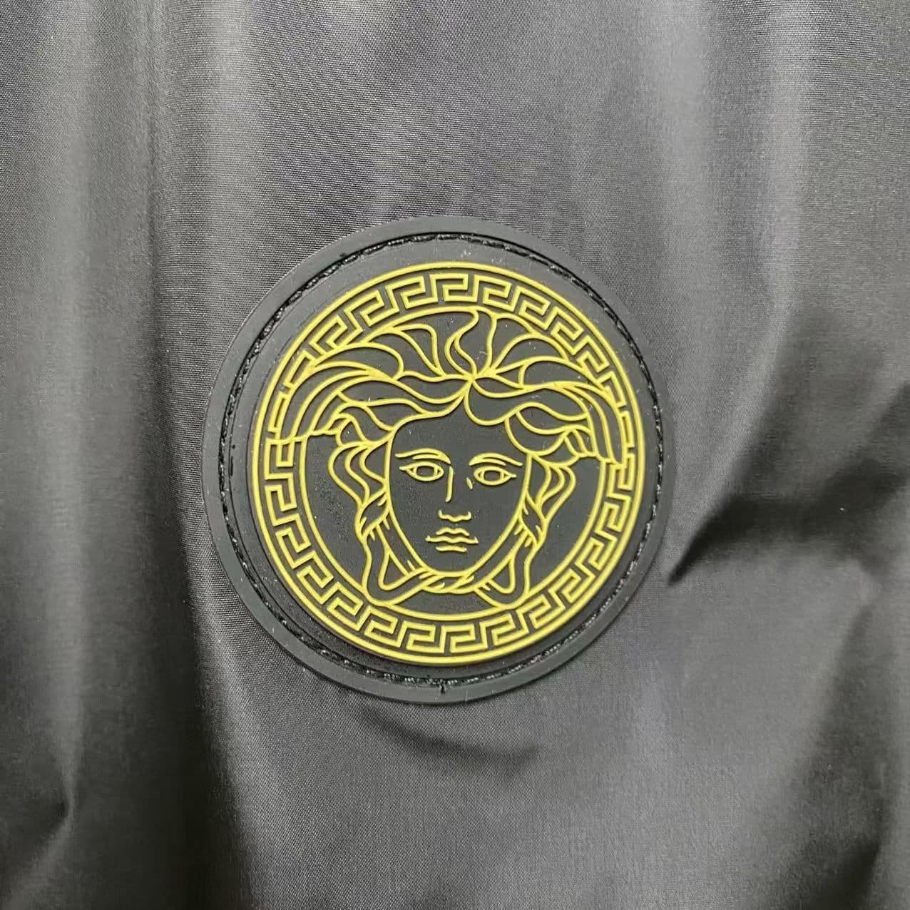 Куртка VERSACE - изображение 3