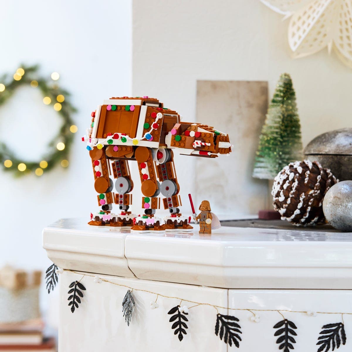 Конструктор LEGO Star Wars Gingerbread At At™ Уокер Пластиковые конструкторы 697 шт. 40806 - изображение 5