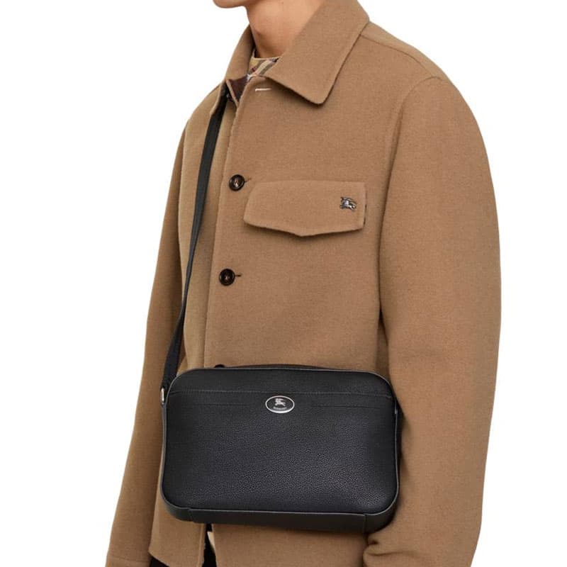 Сумка через плечо Burberry Cotswolds Enamel Knight Stamp Crossbody Bag Black - изображение 5